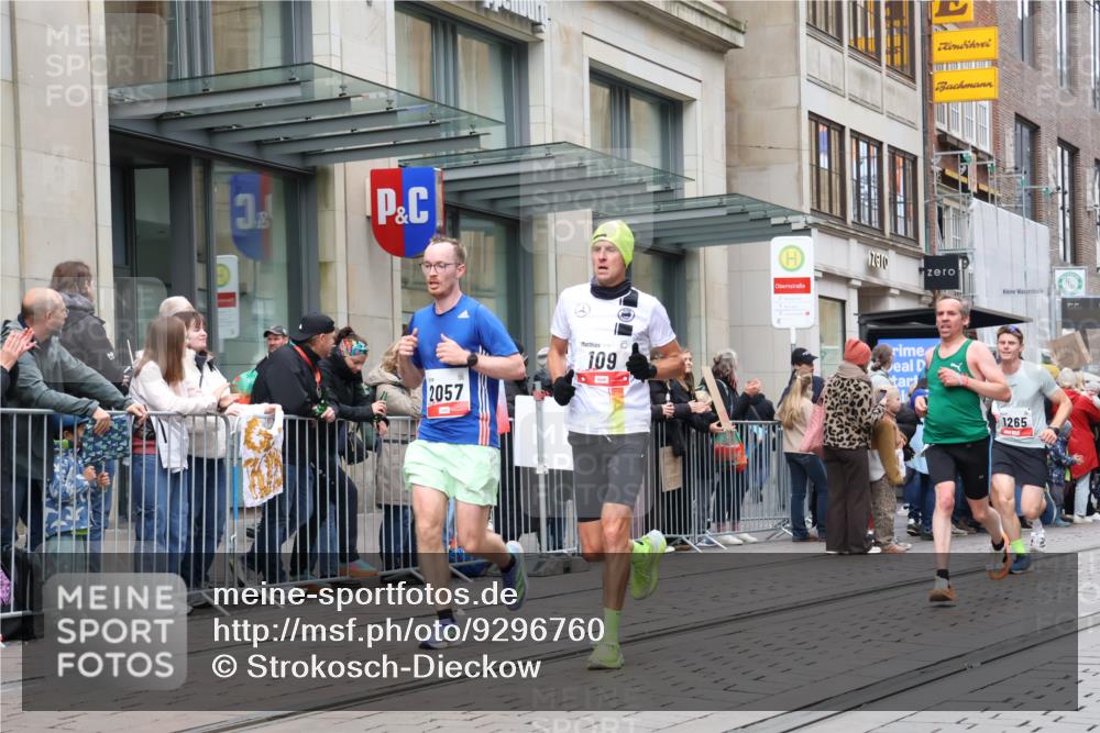 05.10.2025 - 20. swb-Marathon Bremen Strokosch-Dieckow http://msf.ph/oto/9296760 05.10.2025 13:04:26 Ziel 109, 577, 819, 1265, 2057, 2188, 4966, 6463, 7176, 109, 577, 819, 1265, 2057, 2188, 4966, 6463, 7176 meine-sportfotos.de