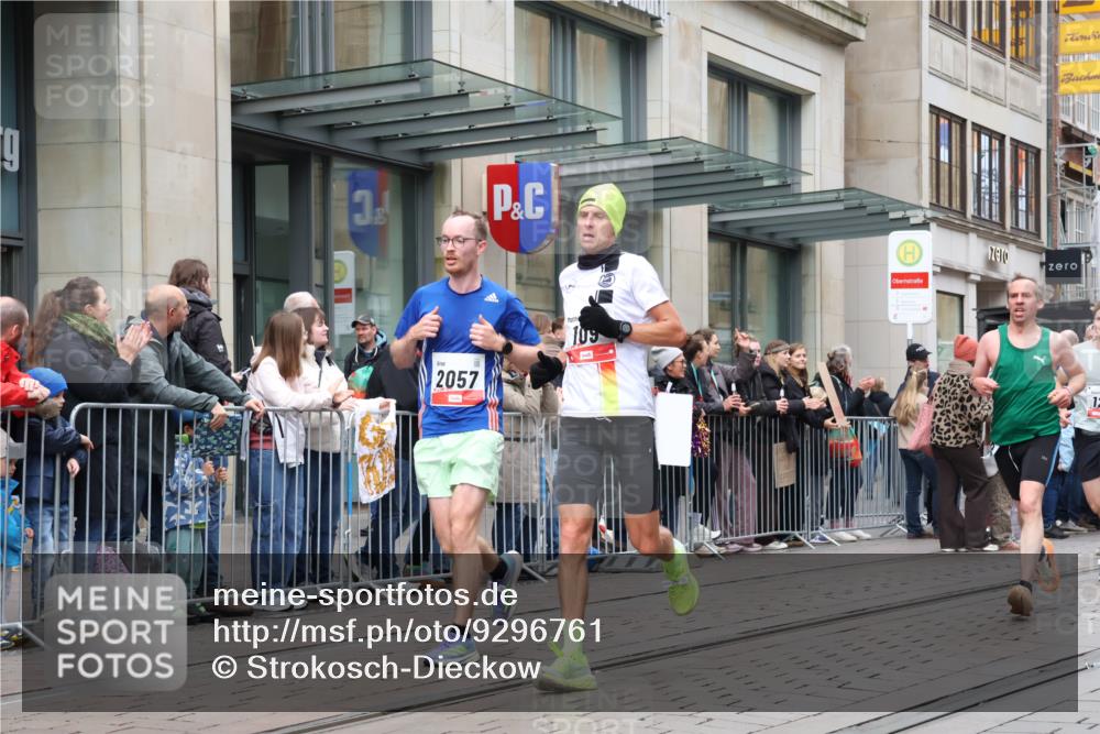 05.10.2025 - 20. swb-Marathon Bremen Strokosch-Dieckow http://msf.ph/oto/9296761 05.10.2025 13:04:26 Ziel 109, 577, 819, 1265, 2057, 2188, 4966, 6463, 7176, 109, 577, 819, 1265, 2057, 2188, 4966, 6463, 7176 meine-sportfotos.de