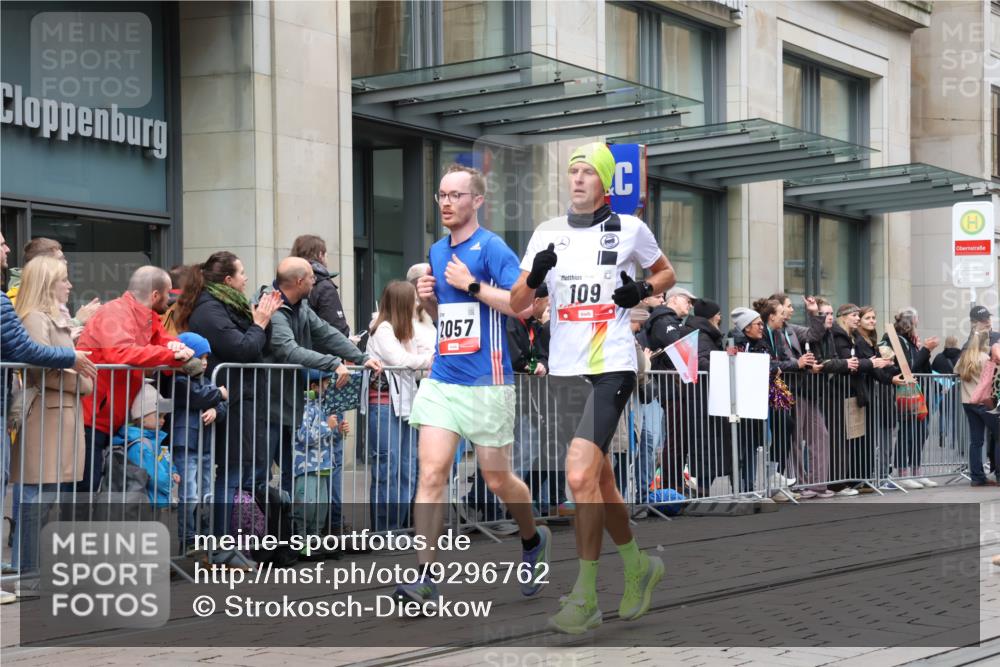 05.10.2025 - 20. swb-Marathon Bremen Strokosch-Dieckow http://msf.ph/oto/9296762 05.10.2025 13:04:27 Ziel 109, 577, 819, 1265, 2057, 2188, 4966, 6463, 7176, 109, 577, 819, 1265, 2057, 2188, 4966, 6463, 7176 meine-sportfotos.de