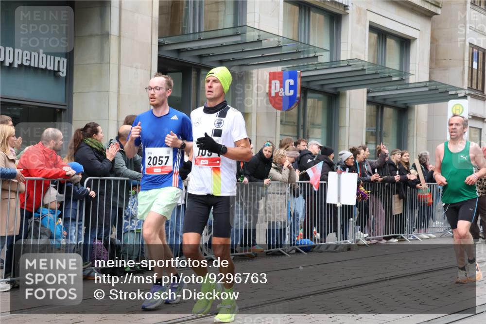 05.10.2025 - 20. swb-Marathon Bremen Strokosch-Dieckow http://msf.ph/oto/9296763 05.10.2025 13:04:27 Ziel 109, 577, 819, 1265, 2057, 2188, 4966, 6463, 7176, 109, 577, 819, 1265, 2057, 2188, 4966, 6463, 7176 meine-sportfotos.de