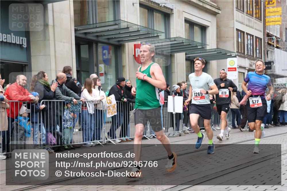 05.10.2025 - 20. swb-Marathon Bremen Strokosch-Dieckow http://msf.ph/oto/9296766 05.10.2025 13:04:28 Ziel 109, 577, 819, 1265, 2057, 2188, 4966, 6463, 7176, 109, 577, 819, 1265, 2057, 2188, 4966, 6463, 7176 meine-sportfotos.de