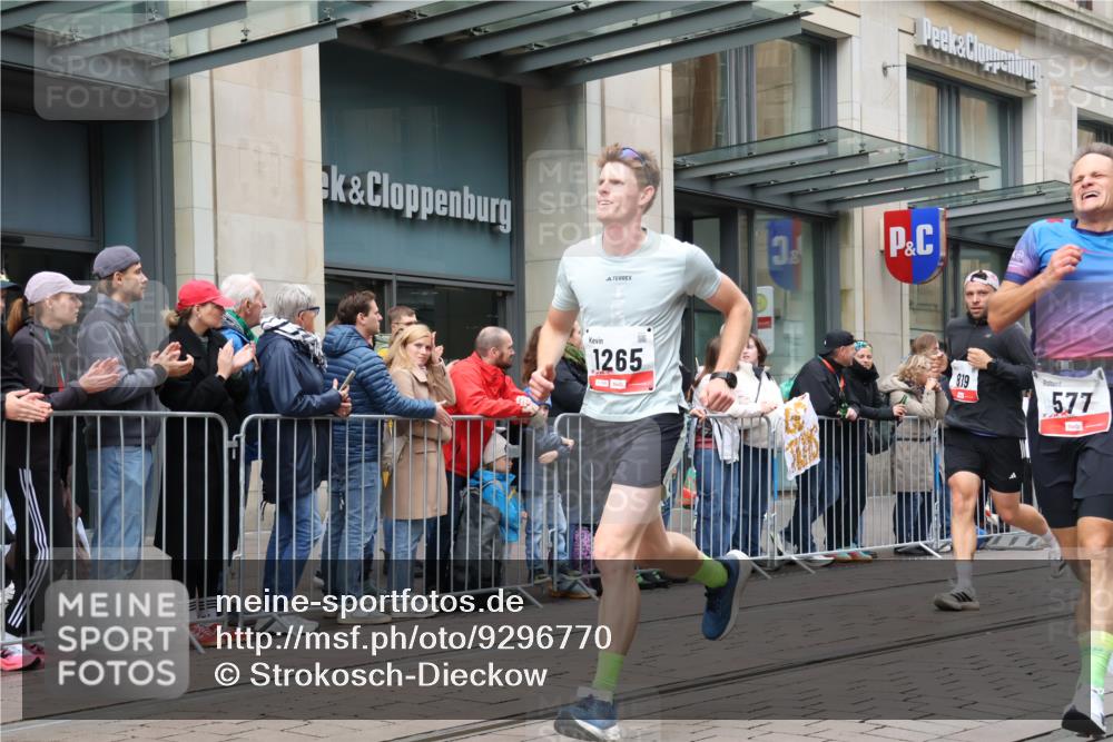 05.10.2025 - 20. swb-Marathon Bremen Strokosch-Dieckow http://msf.ph/oto/9296770 05.10.2025 13:04:29 Ziel 109, 577, 819, 1265, 2057, 2188, 4966, 6463, 7176, 109, 577, 819, 1265, 2057, 2188, 4966, 6463, 7176 meine-sportfotos.de