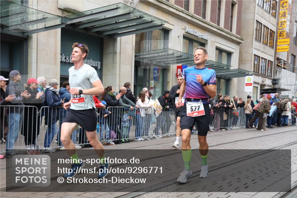 05.10.2025 - 20. swb-Marathon Bremen Strokosch-Dieckow http://msf.ph/oto/9296771 05.10.2025 13:04:29 Ziel 109, 577, 819, 1265, 2057, 2188, 4966, 6463, 7176, 109, 577, 819, 1265, 2057, 2188, 4966, 6463, 7176 meine-sportfotos.de