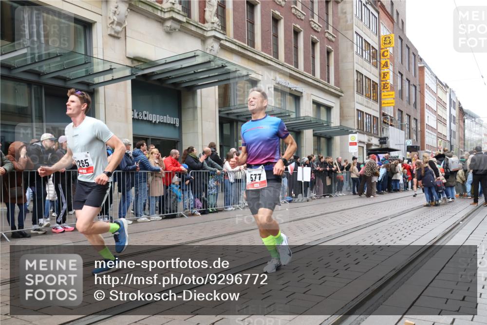 05.10.2025 - 20. swb-Marathon Bremen Strokosch-Dieckow http://msf.ph/oto/9296772 05.10.2025 13:04:30 Ziel 109, 577, 819, 1123, 1265, 2057, 2188, 4966, 6463, 7176, 8729, 109, 577, 819, 1123, 1265, 2057, 2188, 4966, 6463, 7176, 8729 meine-sportfotos.de