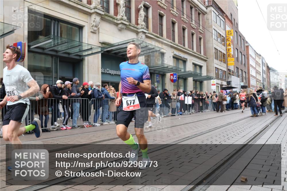 05.10.2025 - 20. swb-Marathon Bremen Strokosch-Dieckow http://msf.ph/oto/9296773 05.10.2025 13:04:30 Ziel 109, 577, 819, 1123, 1265, 2057, 2188, 4966, 6463, 7176, 8729, 109, 577, 819, 1123, 1265, 2057, 2188, 4966, 6463, 7176, 8729 meine-sportfotos.de
