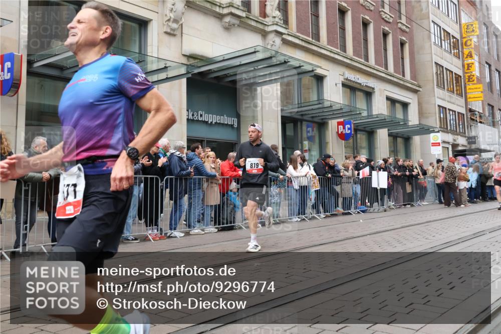 05.10.2025 - 20. swb-Marathon Bremen Strokosch-Dieckow http://msf.ph/oto/9296774 05.10.2025 13:04:30 Ziel 109, 577, 819, 1123, 1265, 2057, 2188, 4966, 6463, 7176, 8729, 109, 577, 819, 1123, 1265, 2057, 2188, 4966, 6463, 7176, 8729 meine-sportfotos.de