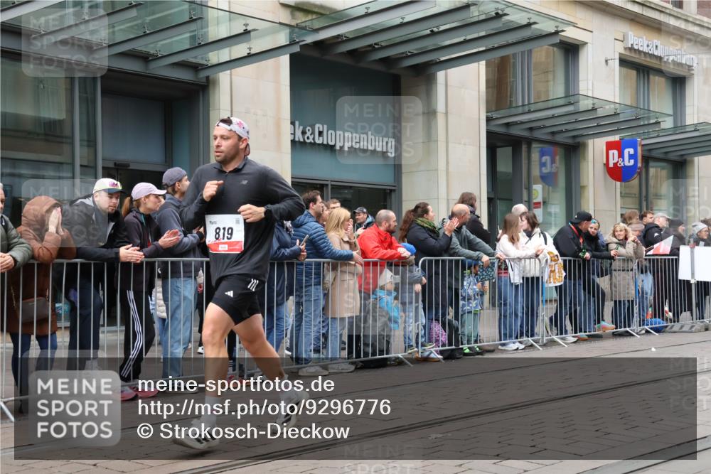 05.10.2025 - 20. swb-Marathon Bremen Strokosch-Dieckow http://msf.ph/oto/9296776 05.10.2025 13:04:31 Ziel 109, 577, 819, 1123, 1265, 2057, 2188, 4966, 6463, 8729, 109, 577, 819, 1123, 1265, 2057, 2188, 4966, 6463, 8729 meine-sportfotos.de