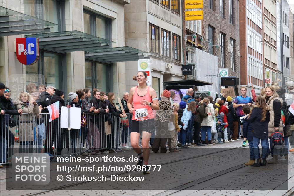 05.10.2025 - 20. swb-Marathon Bremen Strokosch-Dieckow http://msf.ph/oto/9296777 05.10.2025 13:04:32 Ziel 109, 548, 577, 685, 819, 1123, 1265, 1631, 2057, 2188, 4966, 6463, 8729, 109, 548, 577, 685, 819, 1123, 1265, 1631, 2057, 2188, 4966, 6463, 8729 meine-sportfotos.de