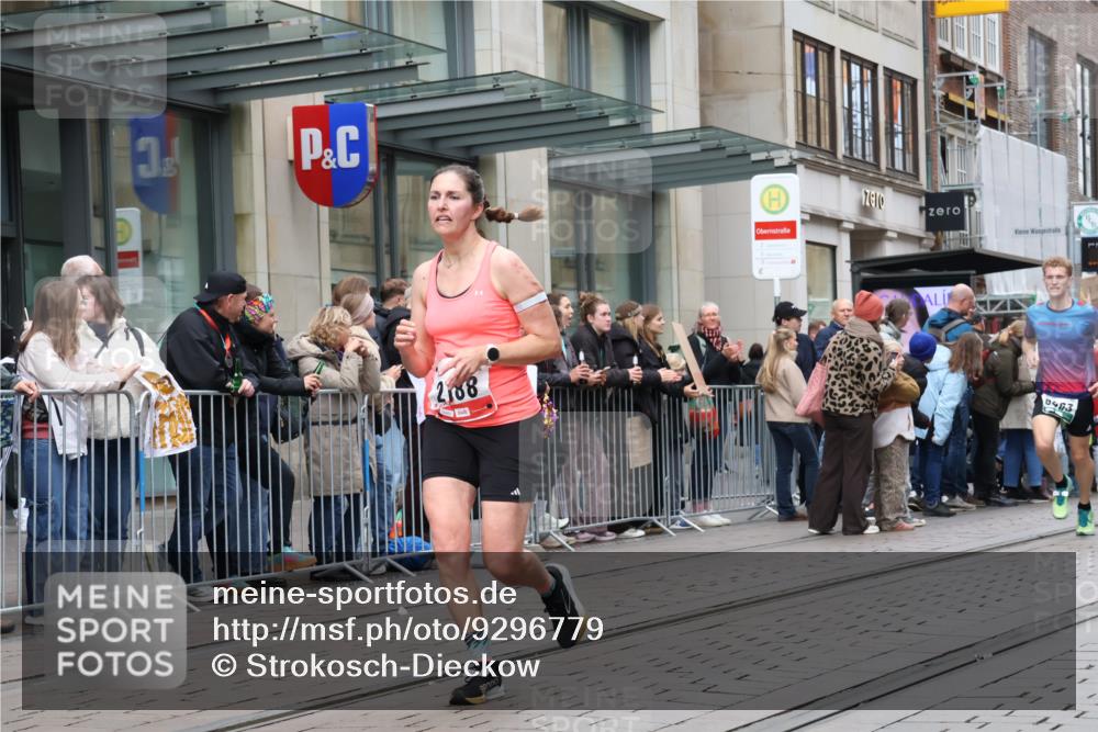 05.10.2025 - 20. swb-Marathon Bremen Strokosch-Dieckow http://msf.ph/oto/9296779 05.10.2025 13:04:33 Ziel 109, 548, 577, 685, 819, 1123, 1265, 1631, 2057, 2188, 4966, 6463, 8729, 109, 548, 577, 685, 819, 1123, 1265, 1631, 2057, 2188, 4966, 6463, 8729 meine-sportfotos.de