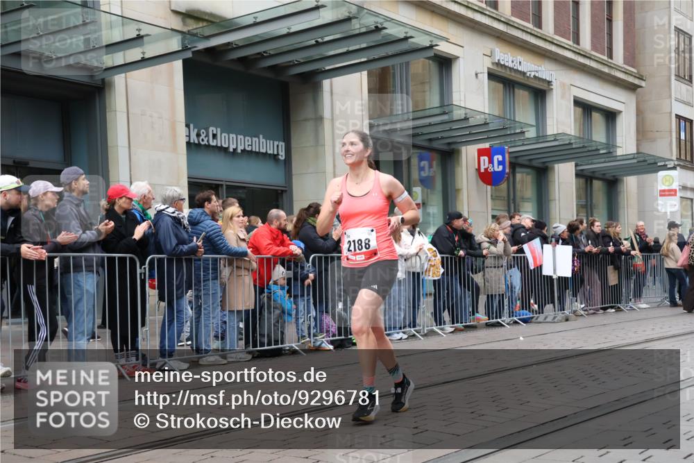 05.10.2025 - 20. swb-Marathon Bremen Strokosch-Dieckow http://msf.ph/oto/9296781 05.10.2025 13:04:34 Ziel 109, 548, 577, 685, 819, 1123, 1196, 1265, 1631, 2057, 2188, 4966, 6463, 8729, 109, 548, 577, 685, 819, 1123, 1196, 1265, 1631, 2057, 2188, 4966, 6463, 8729 meine-sportfotos.de