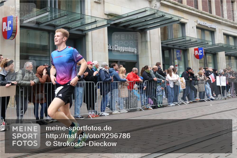 05.10.2025 - 20. swb-Marathon Bremen Strokosch-Dieckow http://msf.ph/oto/9296786 05.10.2025 13:04:36 Ziel 109, 548, 685, 819, 1123, 1196, 1631, 2057, 2188, 6463, 8729, 109, 548, 685, 819, 1123, 1196, 1631, 2057, 2188, 6463, 8729 meine-sportfotos.de