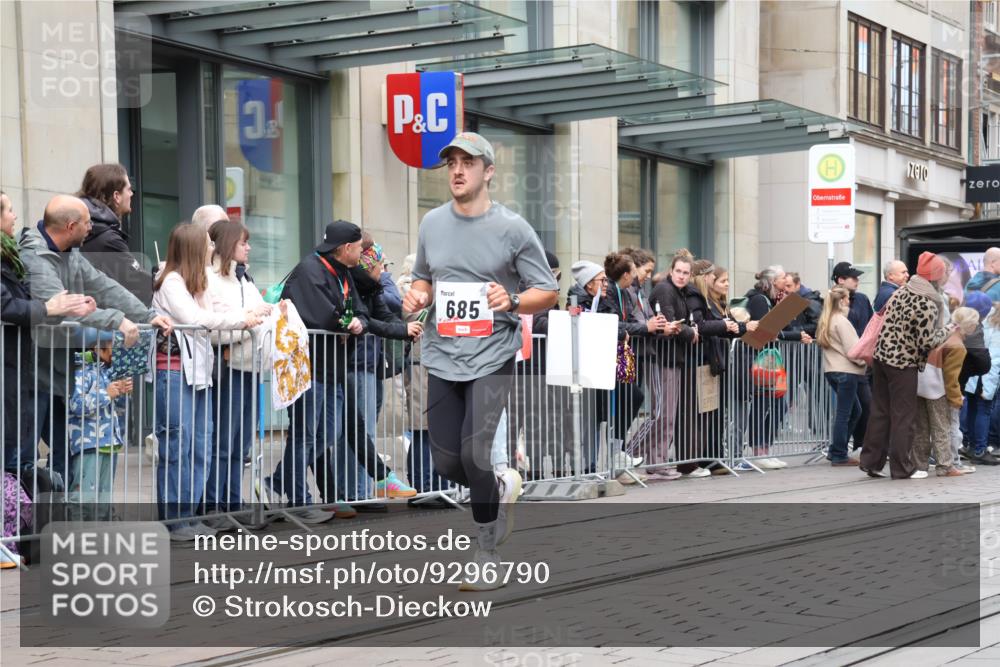 05.10.2025 - 20. swb-Marathon Bremen Strokosch-Dieckow http://msf.ph/oto/9296790 05.10.2025 13:04:41 Ziel 548, 685, 819, 917, 1123, 1196, 1631, 2188, 6463, 8729, 548, 685, 819, 917, 1123, 1196, 1631, 2188, 6463, 8729 meine-sportfotos.de