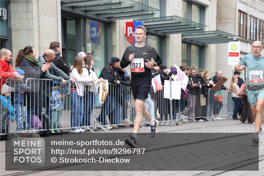 05.10.2025 - 20. swb-Marathon Bremen Strokosch-Dieckow http://msf.ph/oto/9296797 05.10.2025 13:04:45 Ziel 236, 548, 685, 917, 1123, 1196, 1631, 4291, 5103, 8729, 236, 548, 685, 917, 1123, 1196, 1631, 4291, 5103, 8729 meine-sportfotos.de