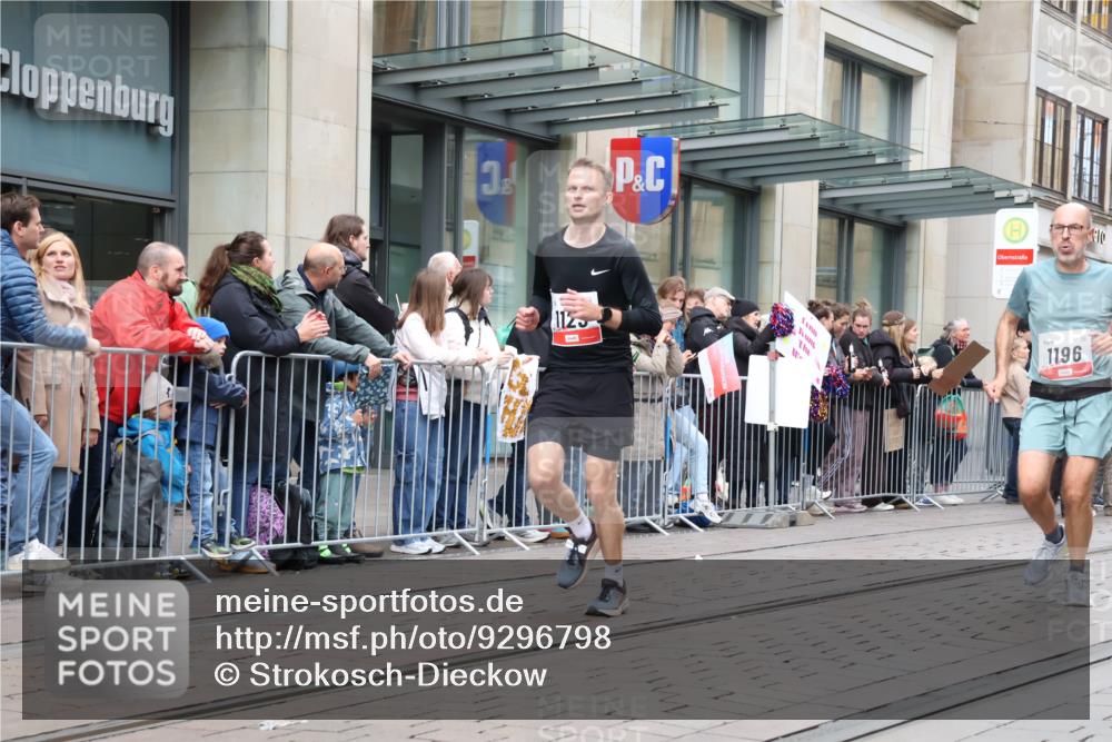 05.10.2025 - 20. swb-Marathon Bremen Strokosch-Dieckow http://msf.ph/oto/9296798 05.10.2025 13:04:45 Ziel 236, 548, 685, 917, 1123, 1196, 1631, 4291, 5103, 8729, 236, 548, 685, 917, 1123, 1196, 1631, 4291, 5103, 8729 meine-sportfotos.de