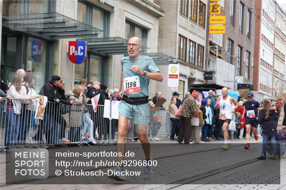05.10.2025 - 20. swb-Marathon Bremen Strokosch-Dieckow http://msf.ph/oto/9296800 05.10.2025 13:04:46 Ziel 236, 548, 685, 917, 1123, 1196, 1631, 4291, 5103, 8729, 236, 548, 685, 917, 1123, 1196, 1631, 4291, 5103, 8729 meine-sportfotos.de