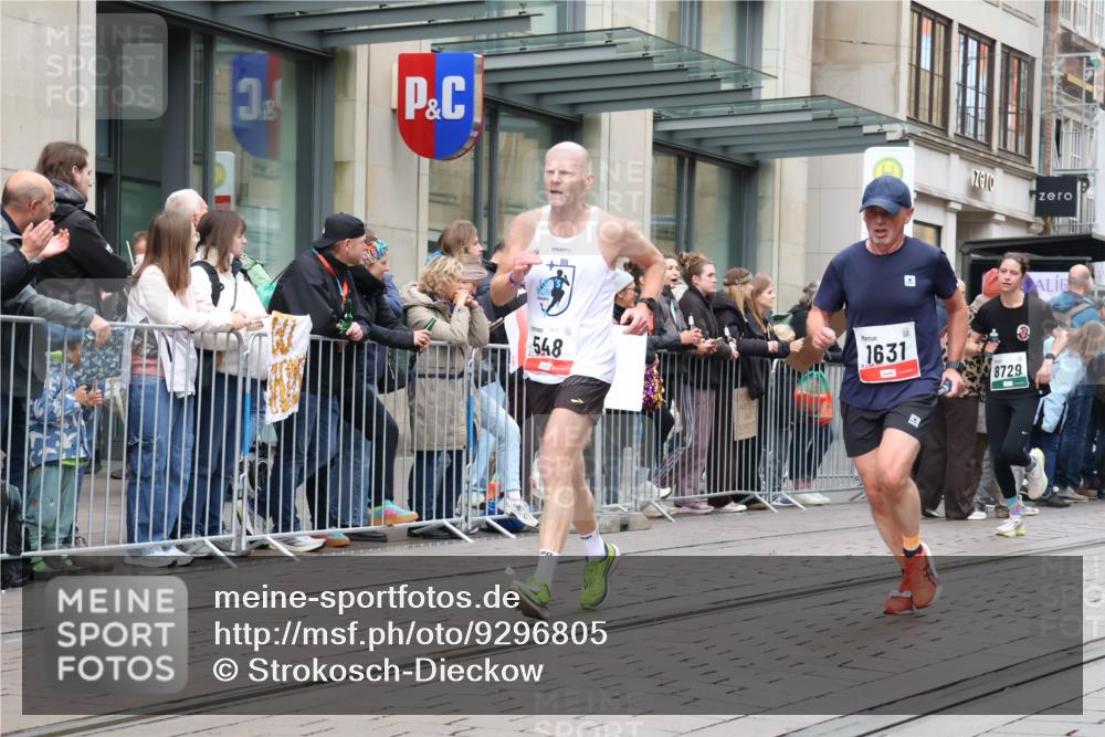 05.10.2025 - 20. swb-Marathon Bremen Strokosch-Dieckow http://msf.ph/oto/9296805 05.10.2025 13:04:48 Ziel 236, 548, 685, 917, 1123, 1196, 1607, 1631, 4291, 5103, 7987, 8729, 9114, 236, 548, 685, 917, 1123, 1196, 1607, 1631, 4291, 5103, 7987, 8729, 9114 meine-sportfotos.de