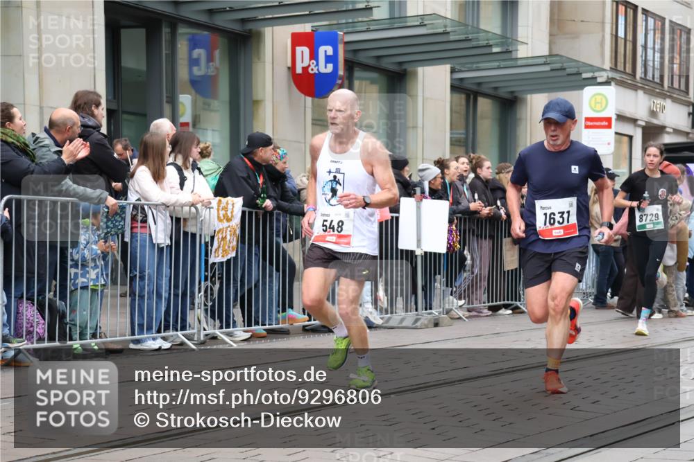 05.10.2025 - 20. swb-Marathon Bremen Strokosch-Dieckow http://msf.ph/oto/9296806 05.10.2025 13:04:48 Ziel 236, 548, 685, 917, 1123, 1196, 1607, 1631, 4291, 5103, 7987, 8729, 9114, 236, 548, 685, 917, 1123, 1196, 1607, 1631, 4291, 5103, 7987, 8729, 9114 meine-sportfotos.de