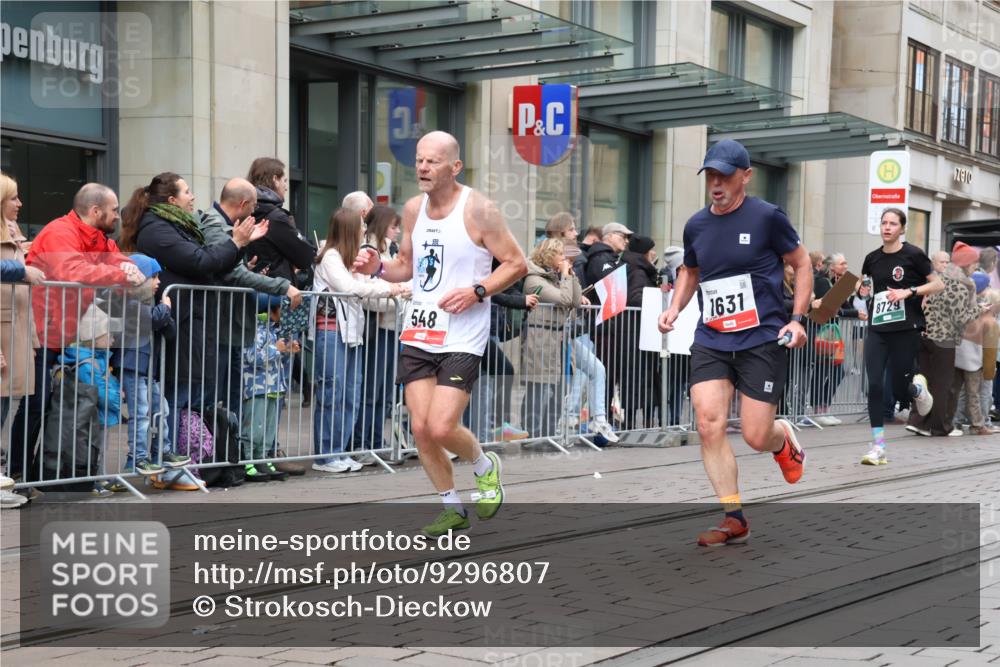 05.10.2025 - 20. swb-Marathon Bremen Strokosch-Dieckow http://msf.ph/oto/9296807 05.10.2025 13:04:49 Ziel 236, 548, 685, 917, 1123, 1196, 1607, 1631, 4291, 5103, 7987, 8729, 9114, 236, 548, 685, 917, 1123, 1196, 1607, 1631, 4291, 5103, 7987, 8729, 9114 meine-sportfotos.de