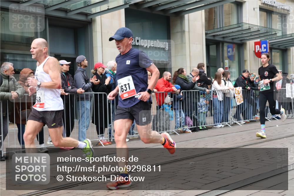 05.10.2025 - 20. swb-Marathon Bremen Strokosch-Dieckow http://msf.ph/oto/9296811 05.10.2025 13:04:50 Ziel 236, 548, 685, 917, 1123, 1196, 1607, 1631, 4291, 5103, 5264, 7987, 8729, 9114, 236, 548, 685, 917, 1123, 1196, 1607, 1631, 4291, 5103, 5264, 7987, 8729, 9114 meine-sportfotos.de