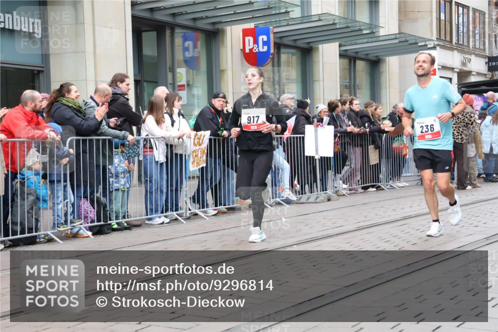 05.10.2025 - 20. swb-Marathon Bremen Strokosch-Dieckow http://msf.ph/oto/9296814 05.10.2025 13:04:57 Ziel 236, 548, 685, 907, 917, 1196, 1607, 1631, 1641, 2092, 2974, 2990, 3819, 4291, 4313, 5103, 5264, 7831, 7987, 8507, 9114, 236, 548, 685, 907, 917, 1196, 1607, 1631, 1641, 2092, 2974, 2990, 3819, 4291, 4313, 5103, 5264, 7831, 7987, 8507, 9114 meine-sportfotos.de