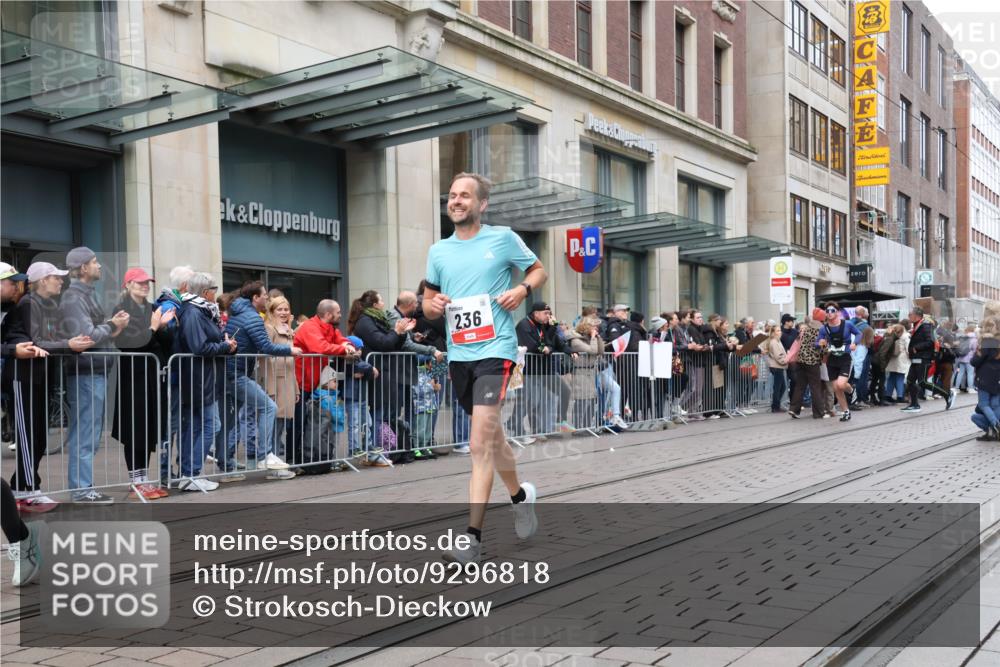 05.10.2025 - 20. swb-Marathon Bremen Strokosch-Dieckow http://msf.ph/oto/9296818 05.10.2025 13:04:58 Ziel 236, 907, 917, 1196, 1607, 1641, 2092, 2360, 2974, 2990, 3819, 4291, 4313, 5103, 5264, 7831, 7987, 8507, 9114, 236, 907, 917, 1196, 1607, 1641, 2092, 2360, 2974, 2990, 3819, 4291, 4313, 5103, 5264, 7831, 7987, 8507, 9114 meine-sportfotos.de
