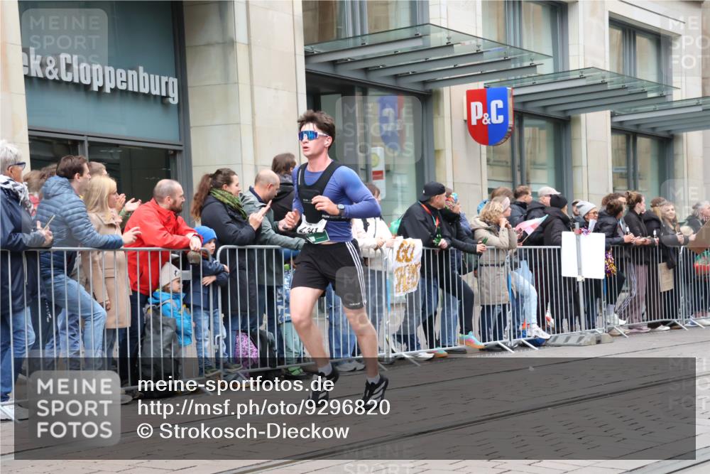 05.10.2025 - 20. swb-Marathon Bremen Strokosch-Dieckow http://msf.ph/oto/9296820 05.10.2025 13:05:01 Ziel 236, 907, 917, 1607, 1641, 2092, 2360, 2974, 2990, 3819, 4291, 4313, 5103, 5264, 7831, 7987, 8507, 9114, 236, 907, 917, 1607, 1641, 2092, 2360, 2974, 2990, 3819, 4291, 4313, 5103, 5264, 7831, 7987, 8507, 9114 meine-sportfotos.de