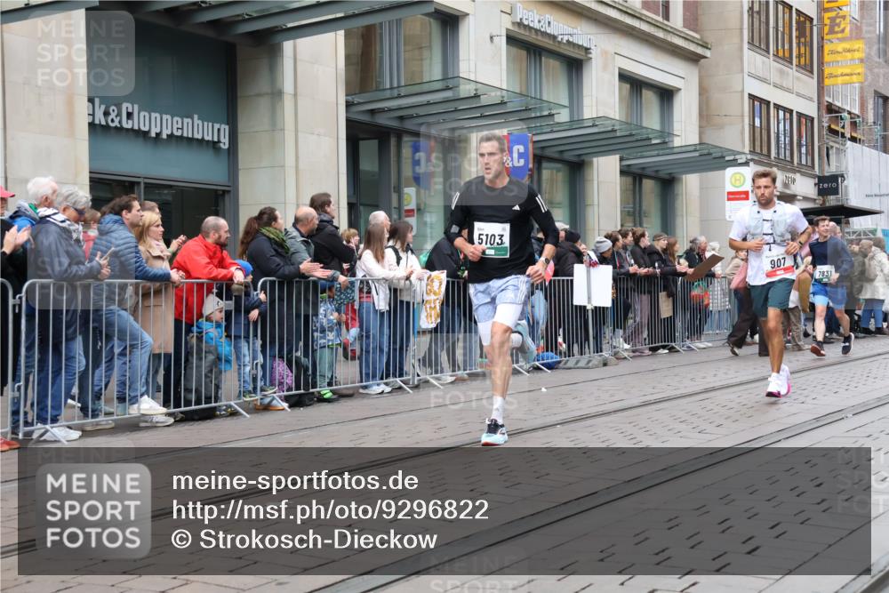 05.10.2025 - 20. swb-Marathon Bremen Strokosch-Dieckow http://msf.ph/oto/9296822 05.10.2025 13:05:05 Ziel 236, 907, 1607, 1641, 2092, 2360, 2974, 2990, 3819, 4291, 4313, 5103, 5264, 7831, 7987, 8507, 8923, 9114, 236, 907, 1607, 1641, 2092, 2360, 2974, 2990, 3819, 4291, 4313, 5103, 5264, 7831, 7987, 8507, 8923, 9114 meine-sportfotos.de
