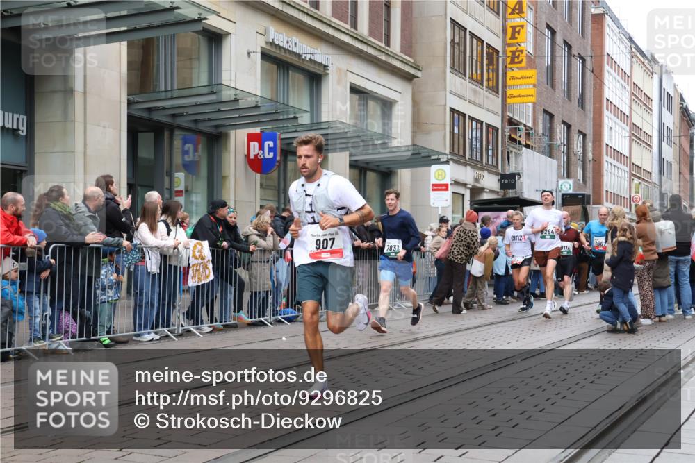 05.10.2025 - 20. swb-Marathon Bremen Strokosch-Dieckow http://msf.ph/oto/9296825 05.10.2025 13:05:07 Ziel 236, 907, 1607, 1641, 2092, 2249, 2360, 2974, 2990, 3819, 4291, 4313, 5103, 5264, 6251, 7831, 7987, 8507, 8923, 9114, 236, 907, 1607, 1641, 2092, 2249, 2360, 2974, 2990, 3819, 4291, 4313, 5103, 5264, 6251, 7831, 7987, 8507, 8923, 9114 meine-sportfotos.de