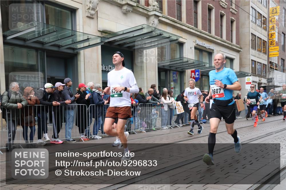 05.10.2025 - 20. swb-Marathon Bremen Strokosch-Dieckow http://msf.ph/oto/9296833 05.10.2025 13:05:10 Ziel 907, 1307, 1607, 1641, 2092, 2249, 2360, 2974, 2988, 2990, 3819, 4255, 4313, 5264, 6251, 7831, 7987, 8507, 8923, 9114, 907, 1307, 1607, 1641, 2092, 2249, 2360, 2974, 2988, 2990, 3819, 4255, 4313, 5264, 6251, 7831, 7987, 8507, 8923, 9114 meine-sportfotos.de