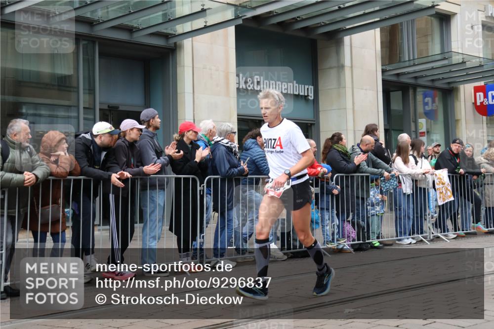 05.10.2025 - 20. swb-Marathon Bremen Strokosch-Dieckow http://msf.ph/oto/9296837 05.10.2025 13:05:11 Ziel 907, 1307, 1607, 1641, 2092, 2249, 2360, 2974, 2988, 2990, 3819, 4255, 4313, 5264, 6251, 7831, 7987, 8507, 8923, 9114, 907, 1307, 1607, 1641, 2092, 2249, 2360, 2974, 2988, 2990, 3819, 4255, 4313, 5264, 6251, 7831, 7987, 8507, 8923, 9114 meine-sportfotos.de