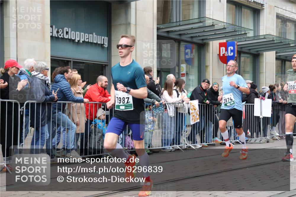 05.10.2025 - 20. swb-Marathon Bremen Strokosch-Dieckow http://msf.ph/oto/9296839 05.10.2025 13:05:11 Ziel 907, 1307, 1607, 1641, 2092, 2249, 2360, 2974, 2988, 2990, 3819, 4255, 4313, 5264, 6251, 7831, 7987, 8507, 8923, 9114, 907, 1307, 1607, 1641, 2092, 2249, 2360, 2974, 2988, 2990, 3819, 4255, 4313, 5264, 6251, 7831, 7987, 8507, 8923, 9114 meine-sportfotos.de