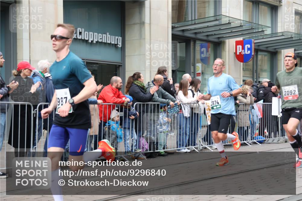 05.10.2025 - 20. swb-Marathon Bremen Strokosch-Dieckow http://msf.ph/oto/9296840 05.10.2025 13:05:11 Ziel 907, 1307, 1607, 1641, 2092, 2249, 2360, 2974, 2988, 2990, 3819, 4255, 4313, 5264, 6251, 7831, 7987, 8507, 8923, 9114, 907, 1307, 1607, 1641, 2092, 2249, 2360, 2974, 2988, 2990, 3819, 4255, 4313, 5264, 6251, 7831, 7987, 8507, 8923, 9114 meine-sportfotos.de