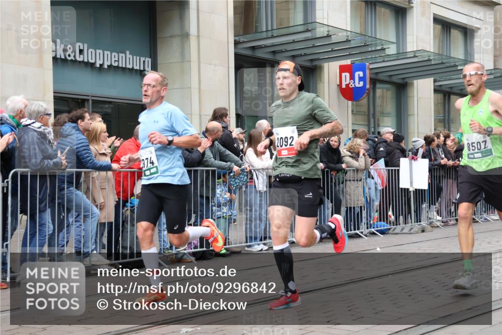 05.10.2025 - 20. swb-Marathon Bremen Strokosch-Dieckow http://msf.ph/oto/9296842 05.10.2025 13:05:12 Ziel 907, 1307, 1607, 1641, 2092, 2249, 2360, 2974, 2988, 2990, 3819, 4255, 4313, 4353, 5264, 6251, 7831, 7987, 8507, 8923, 9114, 907, 1307, 1607, 1641, 2092, 2249, 2360, 2974, 2988, 2990, 3819, 4255, 4313, 4353, 5264, 6251, 7831, 7987, 8507, 8923, 9114 meine-sportfotos.de