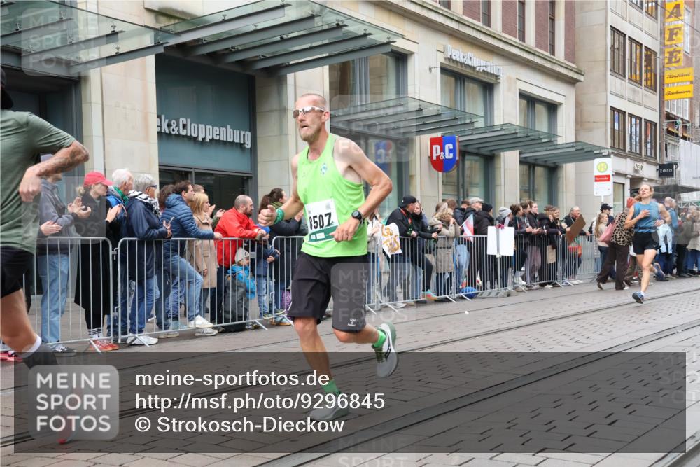 05.10.2025 - 20. swb-Marathon Bremen Strokosch-Dieckow http://msf.ph/oto/9296845 05.10.2025 13:05:13 Ziel 907, 1307, 1641, 2092, 2249, 2360, 2974, 2988, 2990, 3819, 4255, 4313, 4353, 5264, 6251, 7831, 8507, 8923, 9114, 907, 1307, 1641, 2092, 2249, 2360, 2974, 2988, 2990, 3819, 4255, 4313, 4353, 5264, 6251, 7831, 8507, 8923, 9114 meine-sportfotos.de