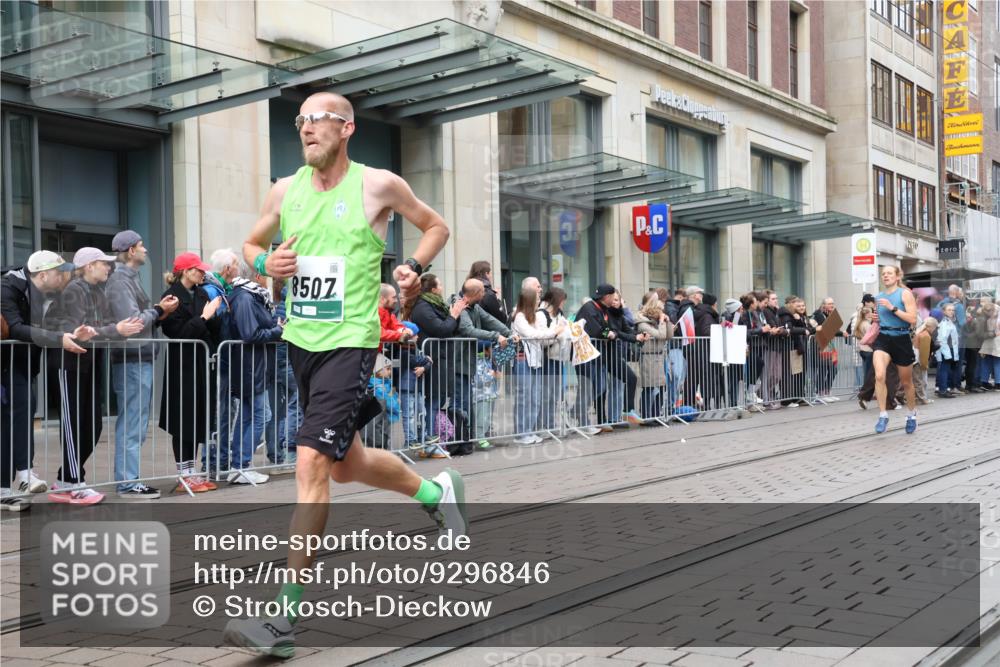 05.10.2025 - 20. swb-Marathon Bremen Strokosch-Dieckow http://msf.ph/oto/9296846 05.10.2025 13:05:13 Ziel 907, 1307, 1641, 2092, 2249, 2360, 2974, 2988, 2990, 3819, 4255, 4313, 4353, 5264, 6251, 7831, 8507, 8923, 9114, 907, 1307, 1641, 2092, 2249, 2360, 2974, 2988, 2990, 3819, 4255, 4313, 4353, 5264, 6251, 7831, 8507, 8923, 9114 meine-sportfotos.de