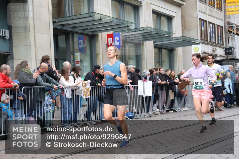 05.10.2025 - 20. swb-Marathon Bremen Strokosch-Dieckow http://msf.ph/oto/9296847 05.10.2025 13:05:14 Ziel 907, 1307, 1641, 2092, 2249, 2360, 2974, 2988, 2990, 3819, 4255, 4313, 4353, 5264, 6251, 7831, 8507, 8923, 907, 1307, 1641, 2092, 2249, 2360, 2974, 2988, 2990, 3819, 4255, 4313, 4353, 5264, 6251, 7831, 8507, 8923 meine-sportfotos.de