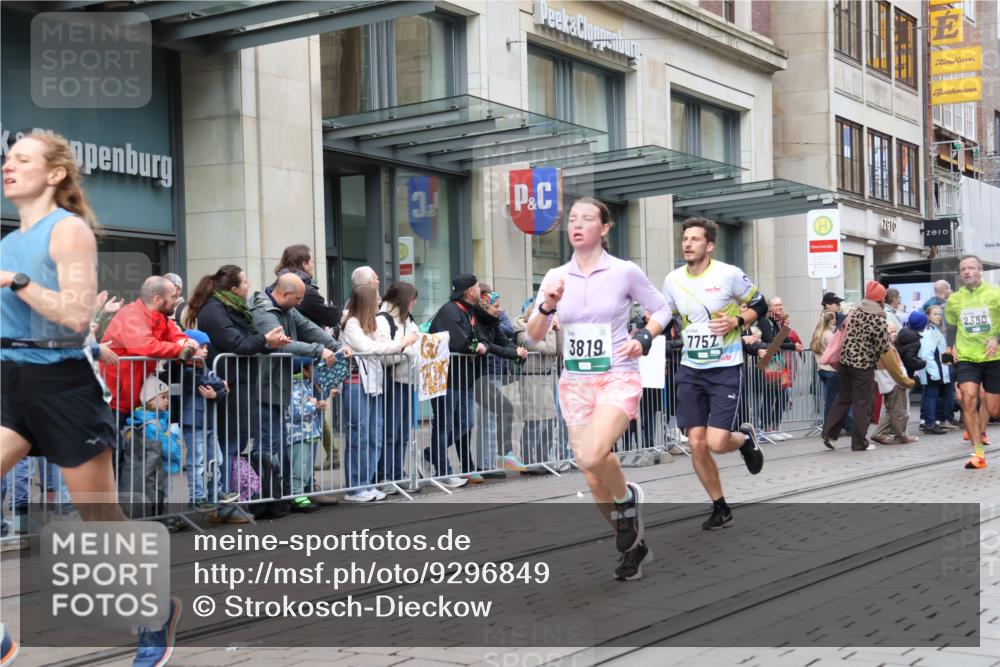 05.10.2025 - 20. swb-Marathon Bremen Strokosch-Dieckow http://msf.ph/oto/9296849 05.10.2025 13:05:15 Ziel 609, 907, 1307, 1641, 2092, 2249, 2360, 2974, 2988, 2990, 3819, 4255, 4313, 4353, 4962, 5264, 5599, 6251, 7831, 8507, 8923, 609, 907, 1307, 1641, 2092, 2249, 2360, 2974, 2988, 2990, 3819, 4255, 4313, 4353, 4962, 5264, 5599, 6251, 7831, 8507, 8923 meine-sportfotos.de