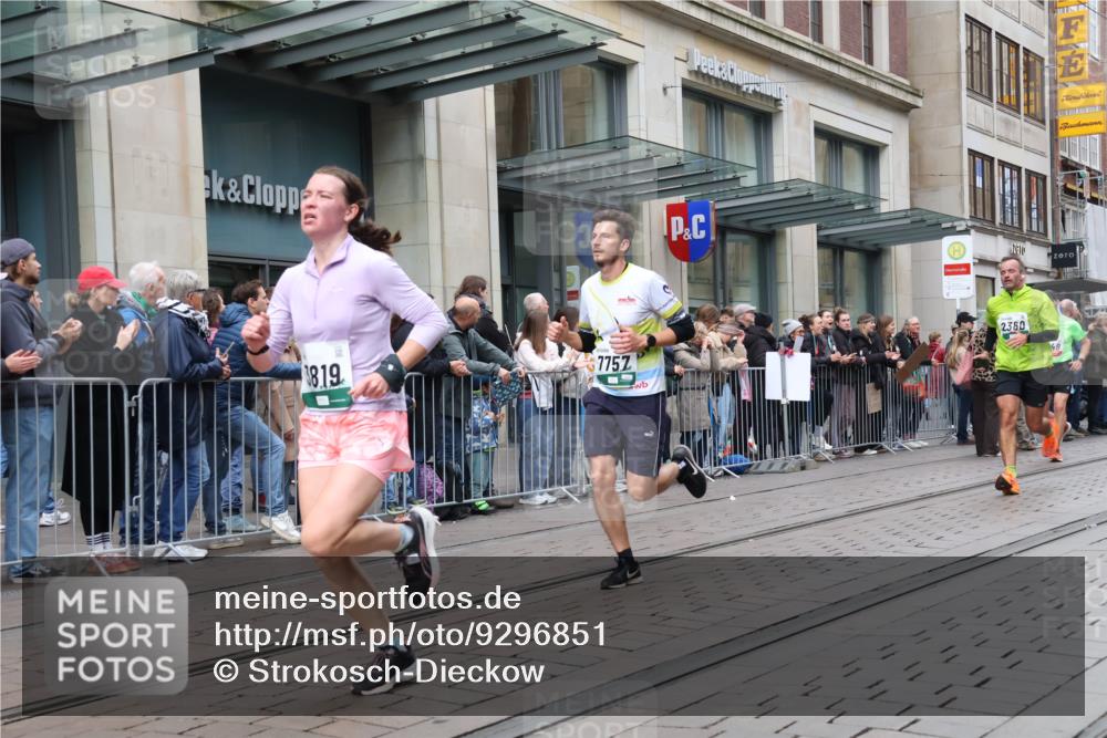 05.10.2025 - 20. swb-Marathon Bremen Strokosch-Dieckow http://msf.ph/oto/9296851 05.10.2025 13:05:16 Ziel 609, 907, 1307, 1641, 2013, 2092, 2249, 2360, 2974, 2988, 2990, 3819, 4255, 4313, 4353, 4962, 5599, 6251, 7831, 8507, 8923, 609, 907, 1307, 1641, 2013, 2092, 2249, 2360, 2974, 2988, 2990, 3819, 4255, 4313, 4353, 4962, 5599, 6251, 7831, 8507, 8923 meine-sportfotos.de