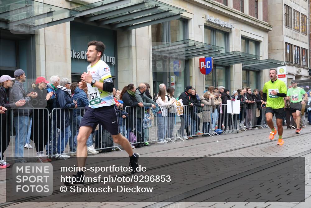 05.10.2025 - 20. swb-Marathon Bremen Strokosch-Dieckow http://msf.ph/oto/9296853 05.10.2025 13:05:16 Ziel 609, 907, 1307, 1641, 2013, 2092, 2249, 2360, 2974, 2988, 2990, 3819, 4255, 4313, 4353, 4962, 5599, 6251, 7831, 8507, 8923, 609, 907, 1307, 1641, 2013, 2092, 2249, 2360, 2974, 2988, 2990, 3819, 4255, 4313, 4353, 4962, 5599, 6251, 7831, 8507, 8923 meine-sportfotos.de