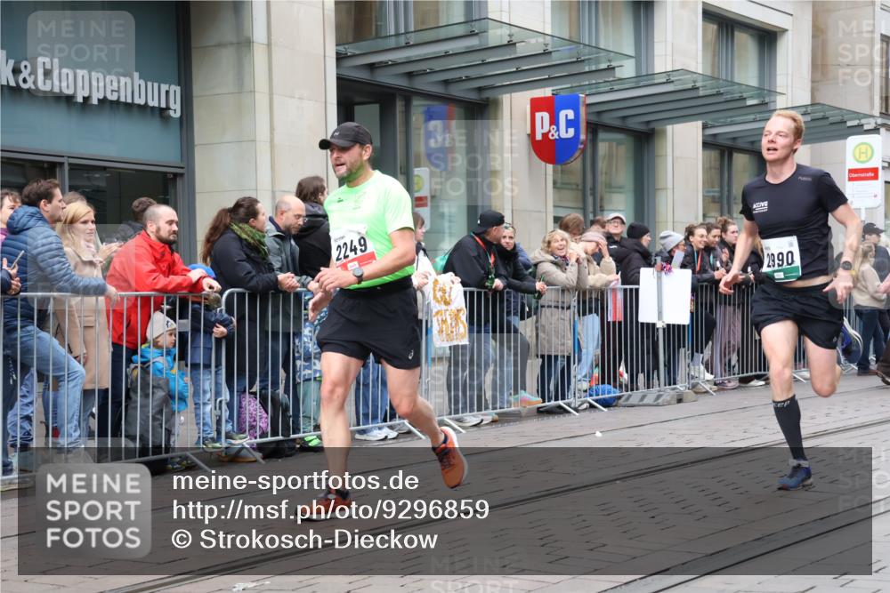 05.10.2025 - 20. swb-Marathon Bremen Strokosch-Dieckow http://msf.ph/oto/9296859 05.10.2025 13:05:19 Ziel 609, 852, 907, 1307, 1641, 1790, 2013, 2249, 2360, 2988, 2990, 4255, 4353, 4962, 5599, 6251, 8923, 609, 852, 907, 1307, 1641, 1790, 2013, 2249, 2360, 2988, 2990, 4255, 4353, 4962, 5599, 6251, 8923 meine-sportfotos.de