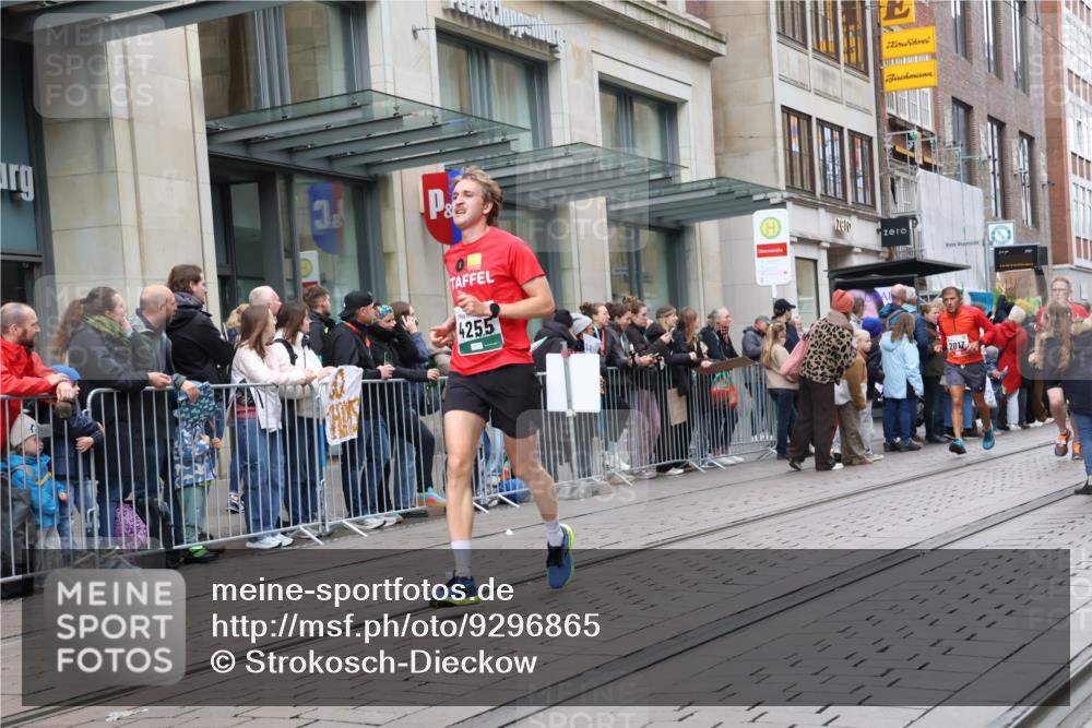 05.10.2025 - 20. swb-Marathon Bremen Strokosch-Dieckow http://msf.ph/oto/9296865 05.10.2025 13:05:27 Ziel 609, 642, 852, 1307, 1790, 2013, 2249, 2872, 2988, 4255, 4353, 4962, 5599, 6251, 7647, 8244, 8897, 8923, 609, 642, 852, 1307, 1790, 2013, 2249, 2872, 2988, 4255, 4353, 4962, 5599, 6251, 7647, 8244, 8897, 8923 meine-sportfotos.de