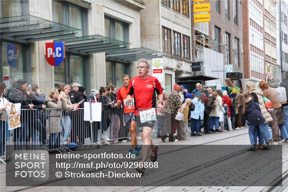 05.10.2025 - 20. swb-Marathon Bremen Strokosch-Dieckow http://msf.ph/oto/9296868 05.10.2025 13:05:29 Ziel 609, 642, 852, 1307, 1790, 2013, 2249, 2872, 2988, 4255, 4353, 4962, 5599, 6251, 7492, 7647, 8244, 8897, 609, 642, 852, 1307, 1790, 2013, 2249, 2872, 2988, 4255, 4353, 4962, 5599, 6251, 7492, 7647, 8244, 8897 meine-sportfotos.de