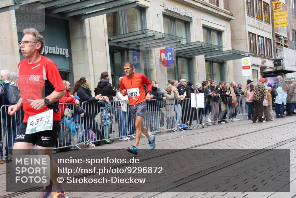 05.10.2025 - 20. swb-Marathon Bremen Strokosch-Dieckow http://msf.ph/oto/9296872 05.10.2025 13:05:31 Ziel 609, 642, 852, 1307, 1790, 2013, 2249, 2872, 2988, 4255, 4353, 4962, 5599, 6251, 7492, 7647, 8244, 8897, 609, 642, 852, 1307, 1790, 2013, 2249, 2872, 2988, 4255, 4353, 4962, 5599, 6251, 7492, 7647, 8244, 8897 meine-sportfotos.de
