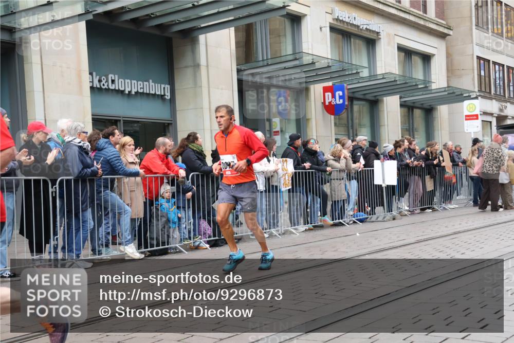 05.10.2025 - 20. swb-Marathon Bremen Strokosch-Dieckow http://msf.ph/oto/9296873 05.10.2025 13:05:31 Ziel 609, 642, 852, 1307, 1790, 2013, 2249, 2872, 2988, 4255, 4353, 4962, 5599, 6251, 7492, 7647, 8244, 8897, 609, 642, 852, 1307, 1790, 2013, 2249, 2872, 2988, 4255, 4353, 4962, 5599, 6251, 7492, 7647, 8244, 8897 meine-sportfotos.de