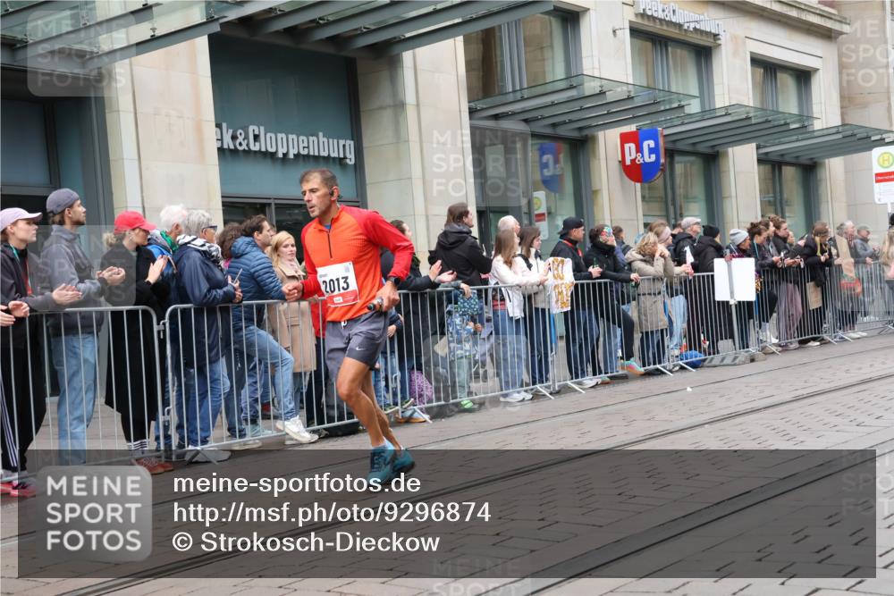 05.10.2025 - 20. swb-Marathon Bremen Strokosch-Dieckow http://msf.ph/oto/9296874 05.10.2025 13:05:31 Ziel 609, 642, 852, 1307, 1790, 2013, 2249, 2872, 2988, 4255, 4353, 4962, 5599, 6251, 7492, 7647, 8244, 8897, 609, 642, 852, 1307, 1790, 2013, 2249, 2872, 2988, 4255, 4353, 4962, 5599, 6251, 7492, 7647, 8244, 8897 meine-sportfotos.de