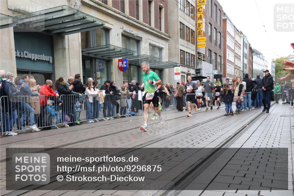 05.10.2025 - 20. swb-Marathon Bremen Strokosch-Dieckow http://msf.ph/oto/9296875 05.10.2025 13:05:34 Ziel 609, 642, 852, 1307, 1790, 2013, 2872, 2988, 4255, 4353, 4962, 5599, 6431, 7492, 7647, 8244, 8897, 609, 642, 852, 1307, 1790, 2013, 2872, 2988, 4255, 4353, 4962, 5599, 6431, 7492, 7647, 8244, 8897 meine-sportfotos.de