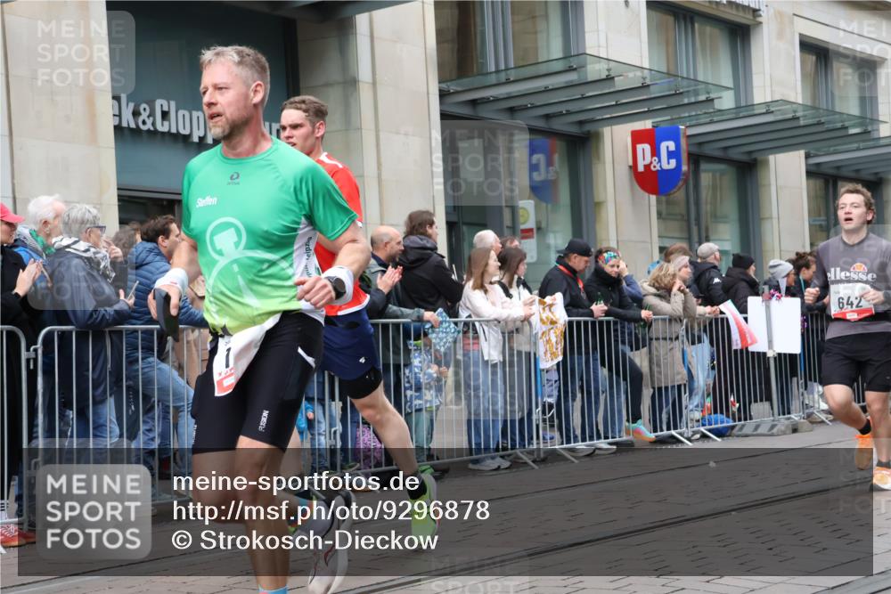05.10.2025 - 20. swb-Marathon Bremen Strokosch-Dieckow http://msf.ph/oto/9296878 05.10.2025 13:05:35 Ziel 609, 642, 852, 1790, 2013, 2872, 2988, 4255, 4353, 4962, 5599, 6431, 7492, 7647, 8244, 8897, 8907, 609, 642, 852, 1790, 2013, 2872, 2988, 4255, 4353, 4962, 5599, 6431, 7492, 7647, 8244, 8897, 8907 meine-sportfotos.de