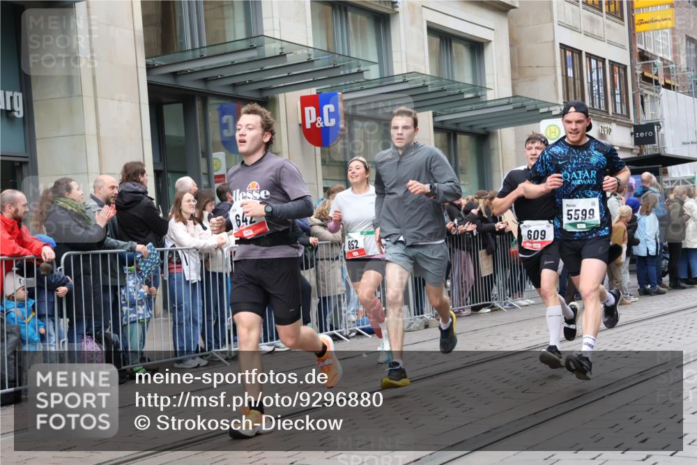05.10.2025 - 20. swb-Marathon Bremen Strokosch-Dieckow http://msf.ph/oto/9296880 05.10.2025 13:05:36 Ziel 609, 642, 852, 1790, 2013, 2872, 4353, 4962, 5599, 6431, 7492, 7647, 8244, 8897, 8907, 609, 642, 852, 1790, 2013, 2872, 4353, 4962, 5599, 6431, 7492, 7647, 8244, 8897, 8907 meine-sportfotos.de