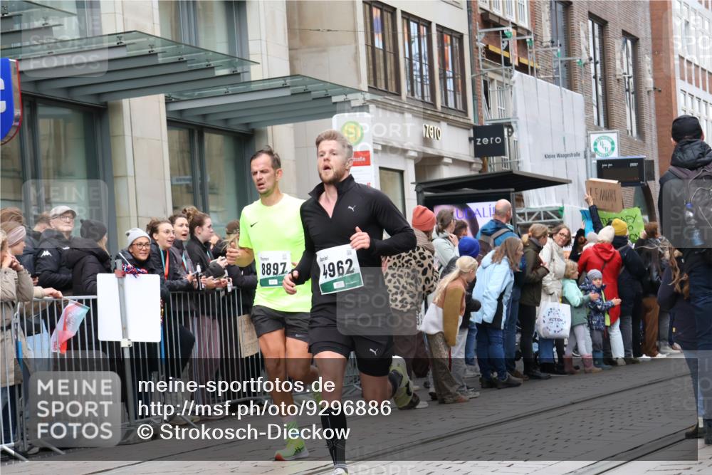 05.10.2025 - 20. swb-Marathon Bremen Strokosch-Dieckow http://msf.ph/oto/9296886 05.10.2025 13:05:40 Ziel 609, 642, 852, 1790, 2013, 2872, 4962, 5599, 6431, 6877, 7492, 7647, 8244, 8897, 8907, 609, 642, 852, 1790, 2013, 2872, 4962, 5599, 6431, 6877, 7492, 7647, 8244, 8897, 8907 meine-sportfotos.de