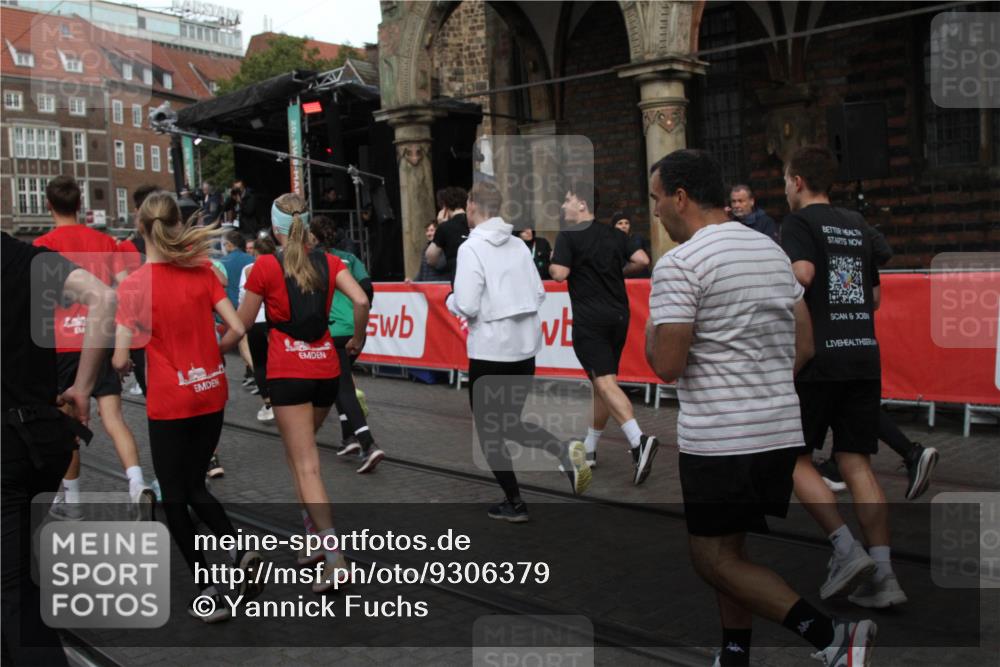 05.10.2025 - 20. swb-Marathon Bremen Yannick Fuchs http://msf.ph/oto/9306379 05.10.2025 11:40:19 Ziel  meine-sportfotos.de